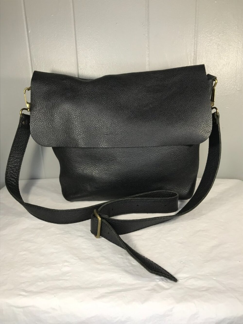Calma 11600 Pebbled Leather Black Bag Handcraft in Spain Crossbody Bag